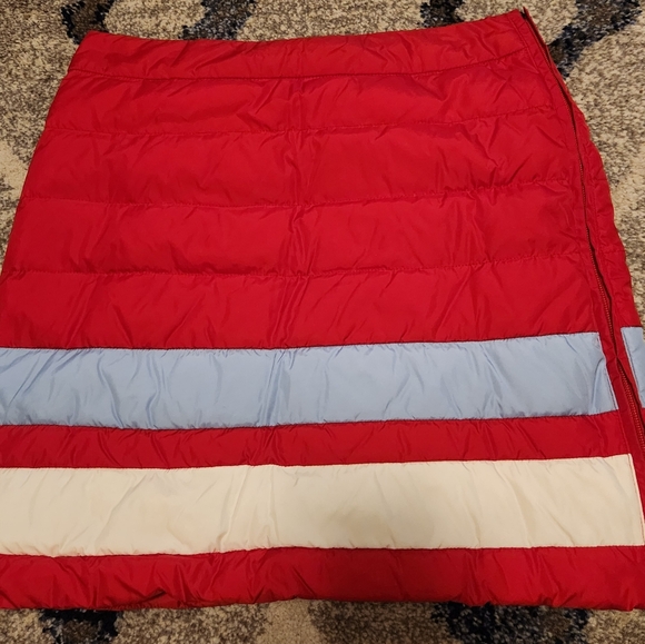 Bogner Red Quilted Puffer skirt with side Zipper - Picture 3 of 16